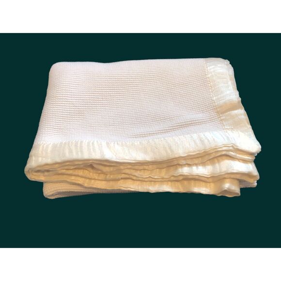 Vintage Baby Gordon All Season Thermal Blanket Cream with Satin Trim - Picture 12 of 13